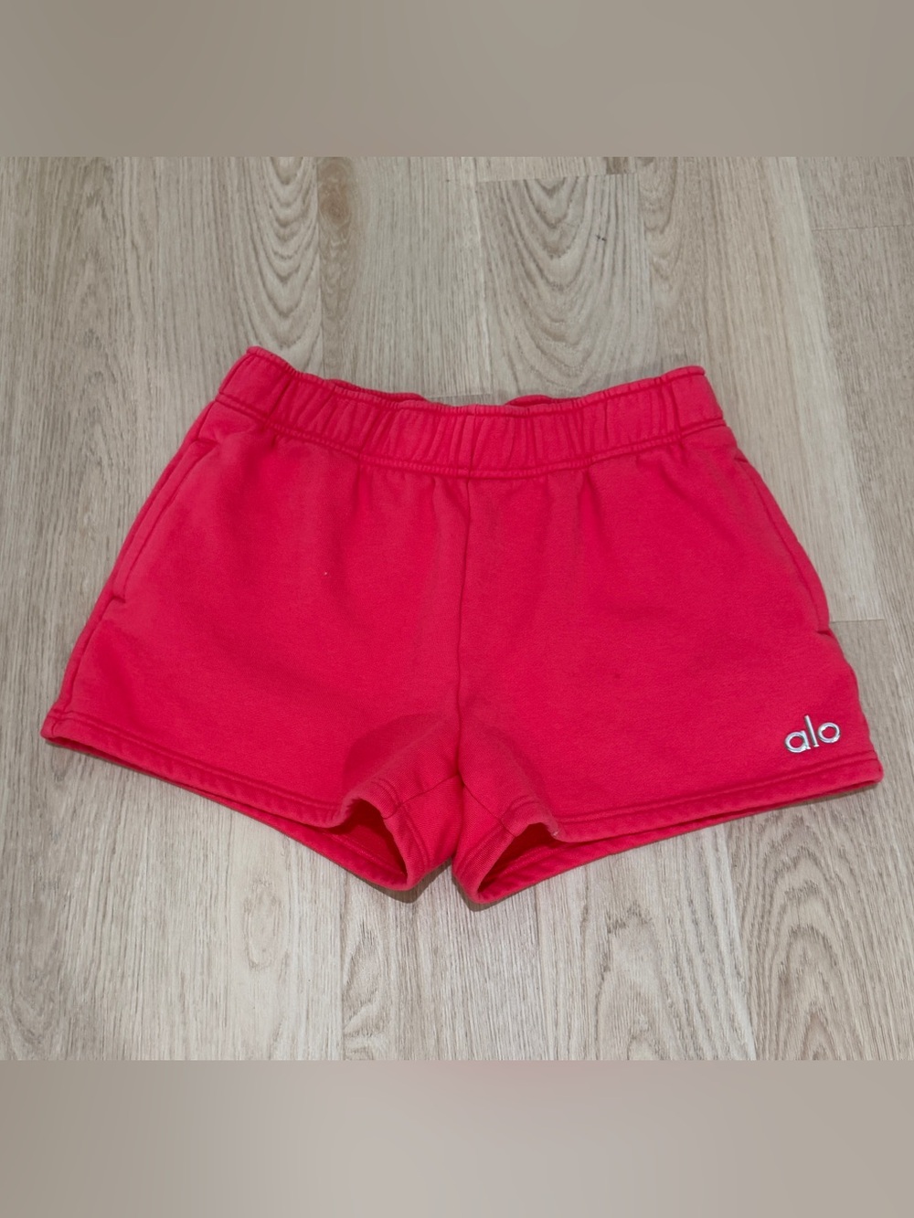 ALO Yoga Women’s Bright Red Accolade  Athletic Lounge Shorts